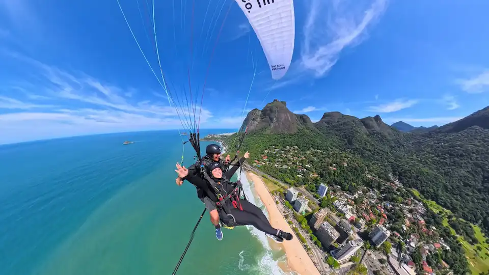 Paragliding über São Conrado