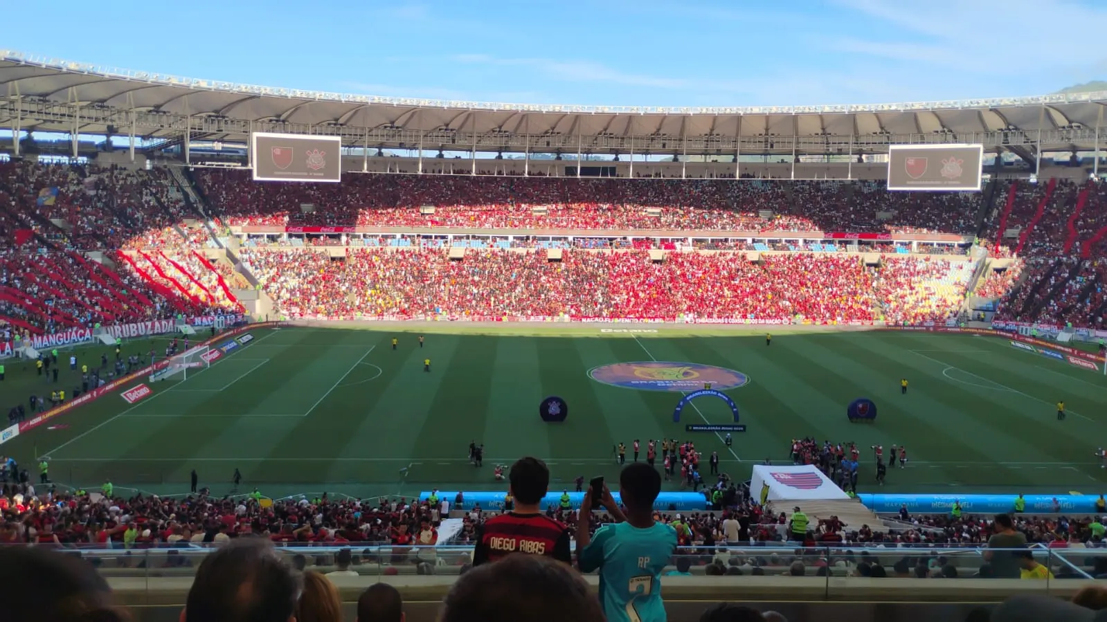 Blick von der Cadeira Cativa im Maracanã auf das Spielfeld und die gefüllten Ränge